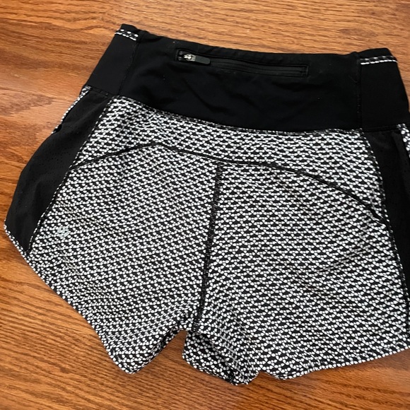 Lululemon speed ups high rise 4’ - Picture 2 of 4